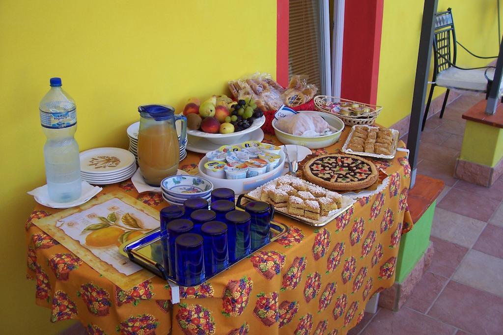 B&B Le Terrazze Isola Di S. Antioco ซานตันตีโอโก ภายนอก รูปภาพ
